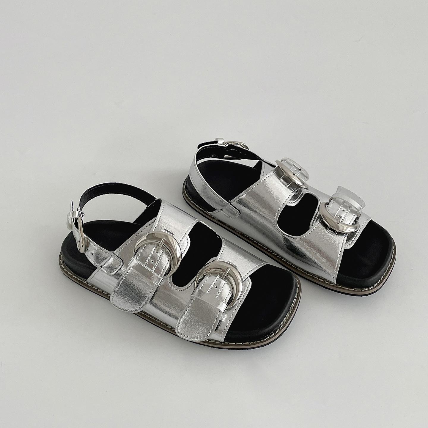

Popular silver retro flat one-word sandals for women s summer wear 2025 new models with skirts, non-slip French sandals 40 серебряный