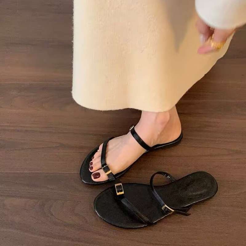 Flat Bottom Simple and Versatile Small Sandals Outside Women's Shoes Spring and Summer 2025 New Retro Belt Buckle Roman Sandals