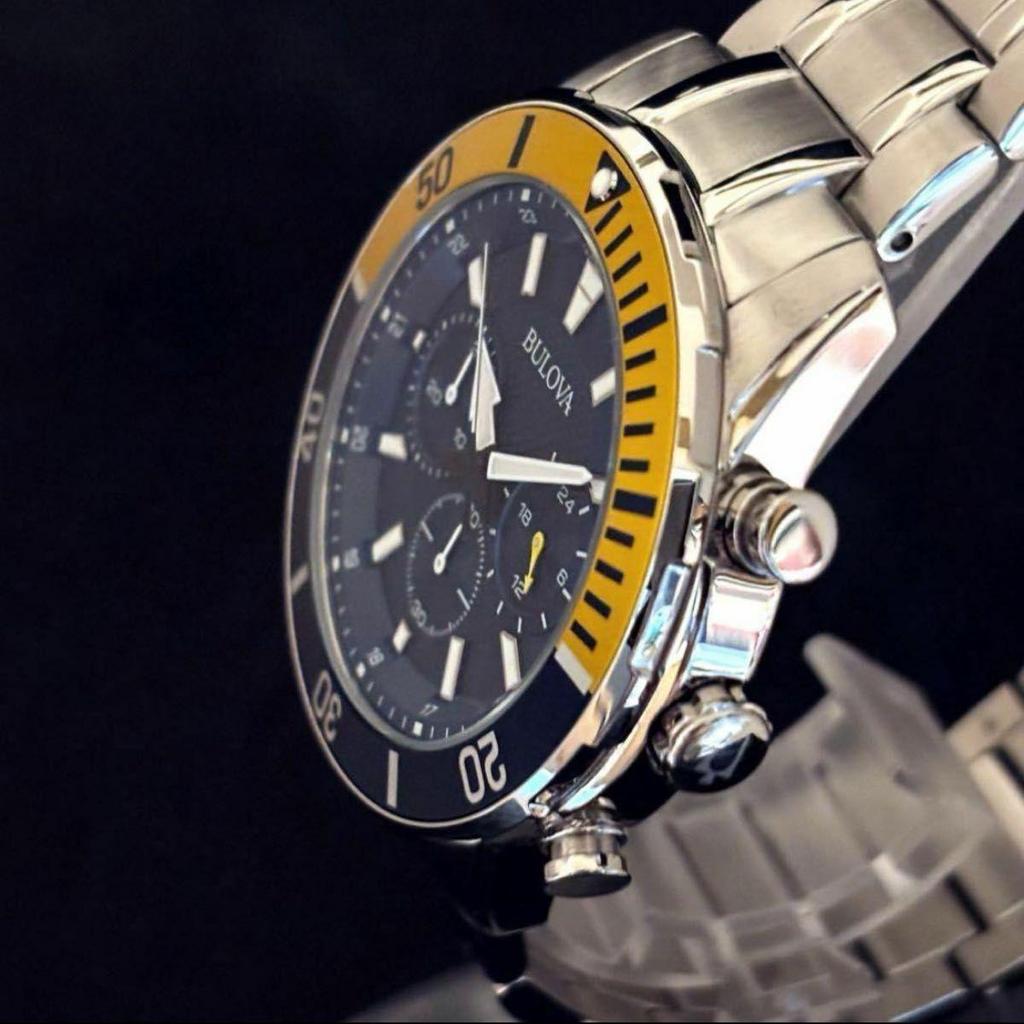 Used [BULOVA] Bulova/Men's watch/Stylish/Chronograph/Extremely rare/For men/Yellow gold.Silver.Blue color/Display item special price