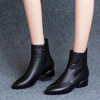 New 2023 Autumn/Winter Women's Large Soft Leather Fashion Boots - Pointed Short Boot, Thick/Medium Heel, Stylish & Trendy.