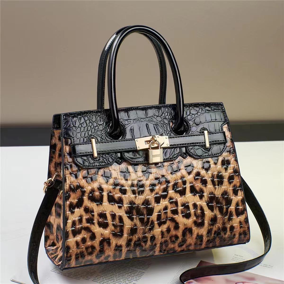 

Новая модная женская сумка с узором из камня среднего возраста, модная атмосфера, большая вместимость, сумка через плечо .