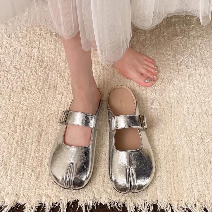 

Fashion Women Split Toe Flats Shoes Woman Comfy Flats Slippers Soft Bottom Loafers Slip on Beach Slides Buckle Shallow Mouth Mary Jane 40