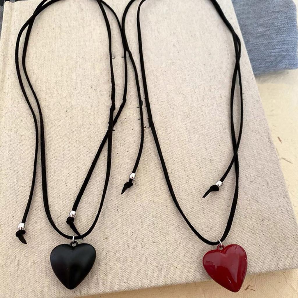 Heart Necklace with Soft Velvets Adjustable Chain Stylish Neckchain Accessories Party Accessory for Fashion Enthusiasts