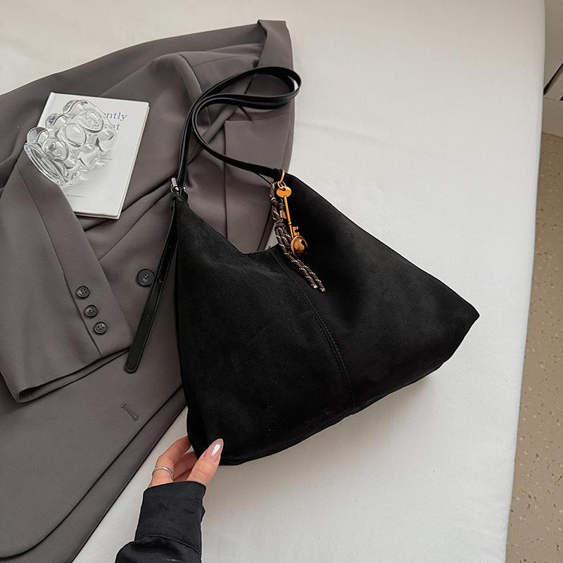 

Студенческая сумка для отдыха большой вместимости женская 2025 осень новая модная корейская версия сумка-тоут зарубежная сумка-мессенджер чёрный