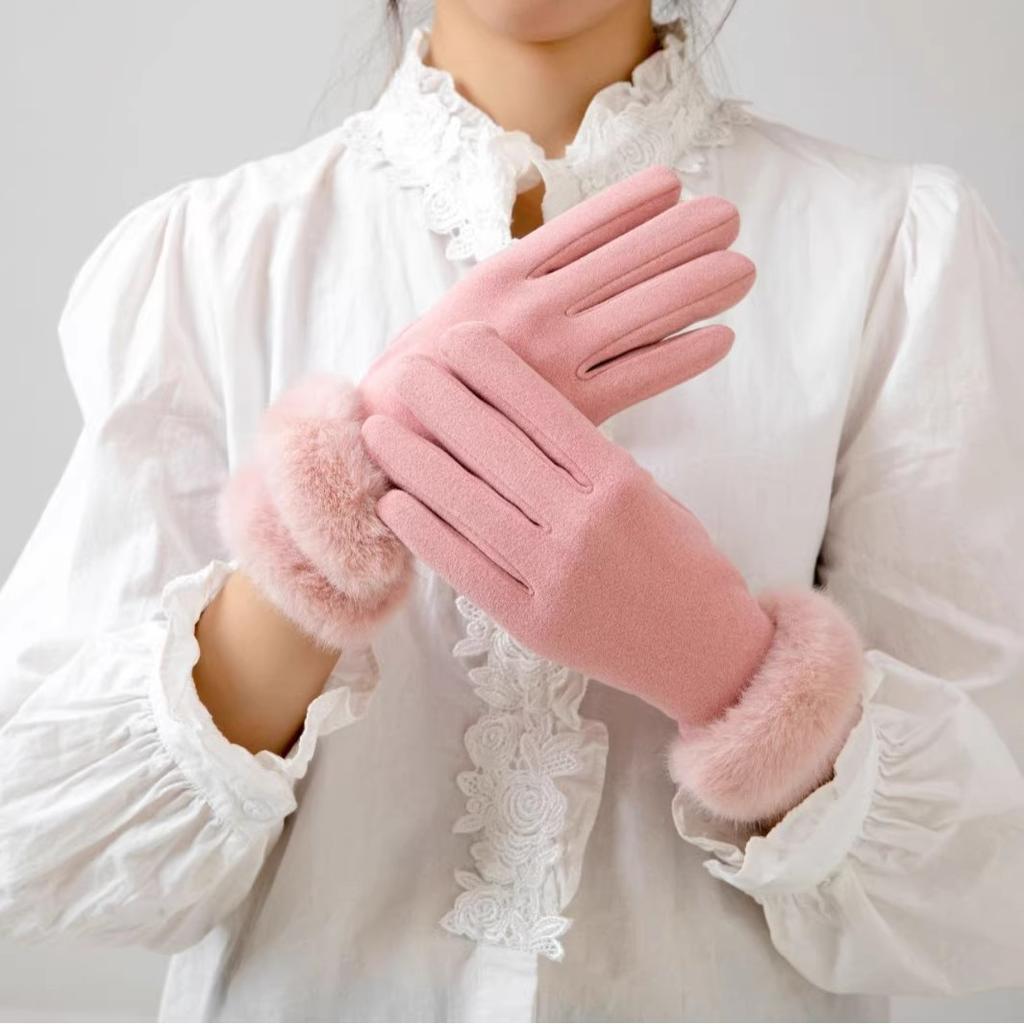Cold-proof and warm gloves, plush electric vehicles can be divided into high-end plush gloves for women