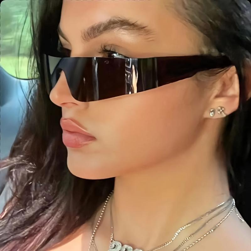 A Pair of Punk Futuristic Technology Frameless Glasses Made of PC Material Street Pography Glasses for Women