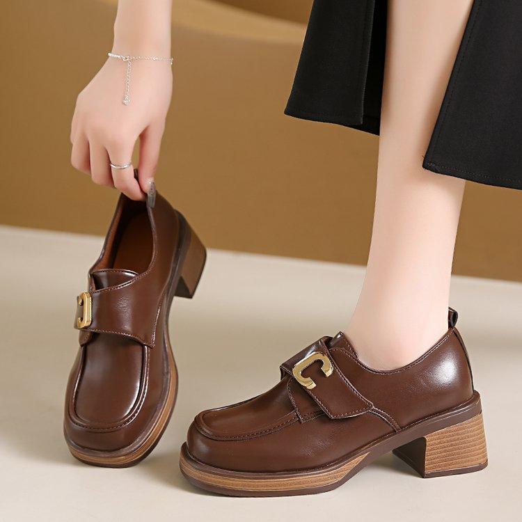 Primavara Toc gros Catarama metalica Le Fu Pantofi Femei Retro Mici Pantofi din piele Cap rotund Pantofi singuri