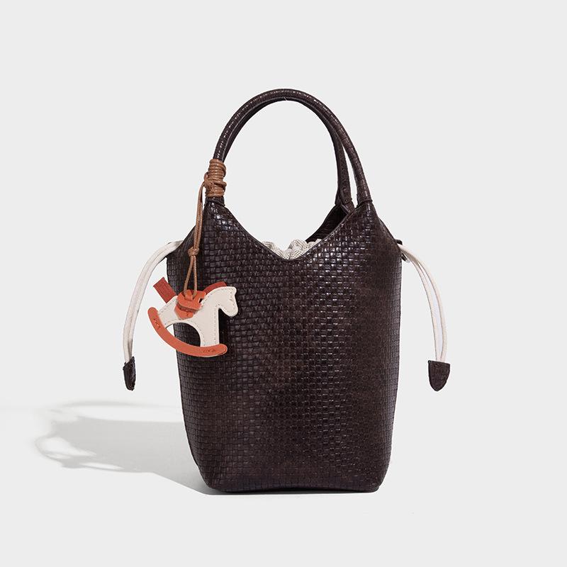 Foreign Trade Wholesale High-End Single Shoulder Bucket Bag 2025 New Versatile Underarm Bag Woven Large Capacity Commuter Women's Bag