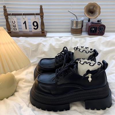 Höhenvergrößernde Plateau-Shorty Le kleine Lederschuhe Damen Frühling und Herbst Frühling neu schwarz vielseitige Slipper Einzelschuhe