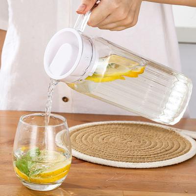 1,1 Liter Plastikkrüge mit Deckel BPA-frei Klarer Wasserkrug für Eistee Limonade