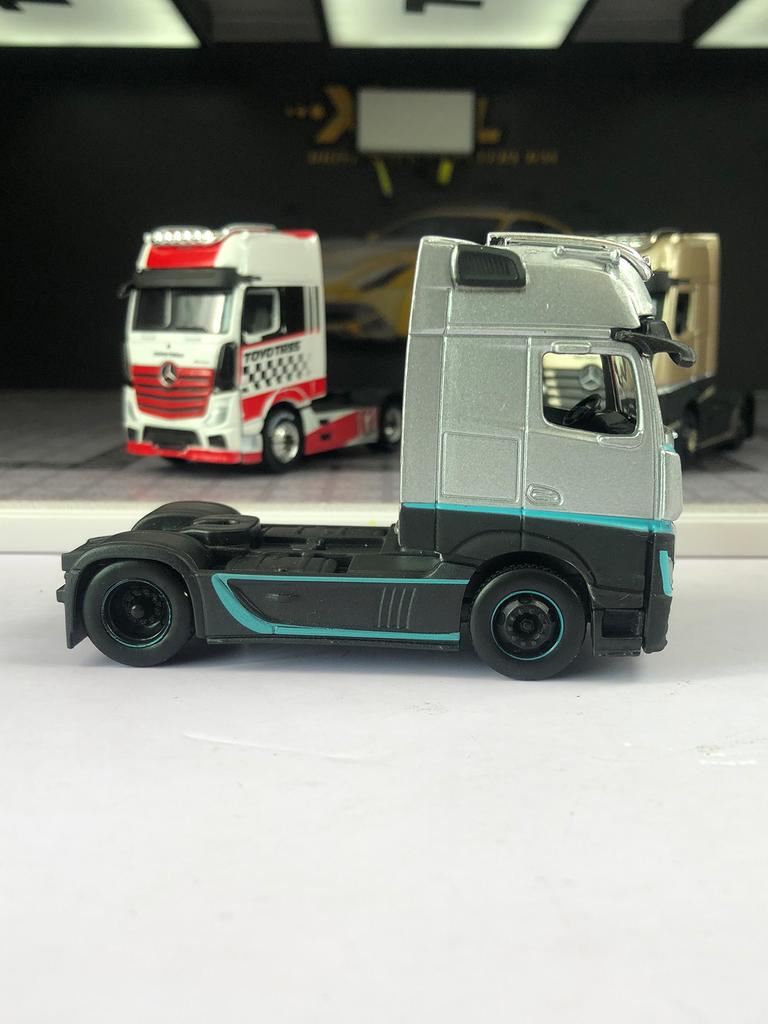 Maisto 1:64 Mercedes-Benz Actros 1851 car model, zinc alloy metal decoration, collectible gift car
