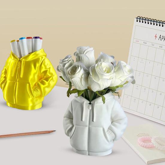 

Hooded Down Jacket Pen Holder 3D Printed Down Coat Stationery Pencil Organizer Container Home Office Desktop Decoration Ornament жовтий