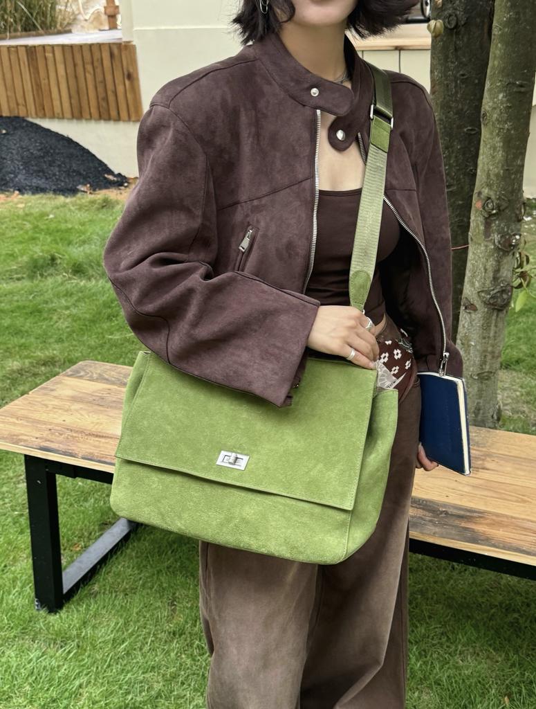 Koreanische Version der neuen matten Rindsleder-Tragetasche 2025 mit großem Fassungsvermögen, Überschlag und Schloss, Umhängetasche