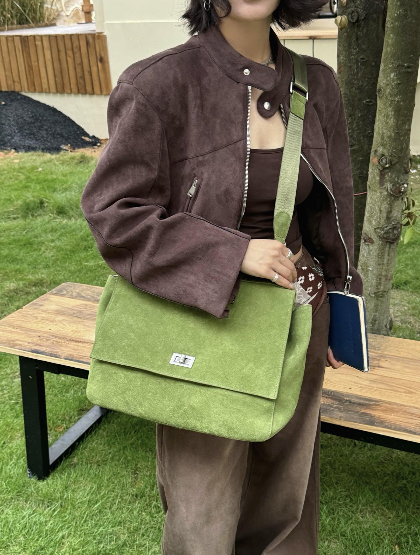 

Korean version of the new matte cowhide leather tote bag 2025 large capacity lock flap shoulder messenger bag handbag 33CM зелений