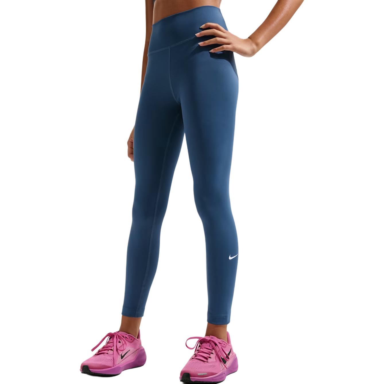 

Nike Детские брюки Dri-Fit One с высокой талией, облегающего кроя, влагоотводящие и быстросохнущие. FZ5605-461 XS