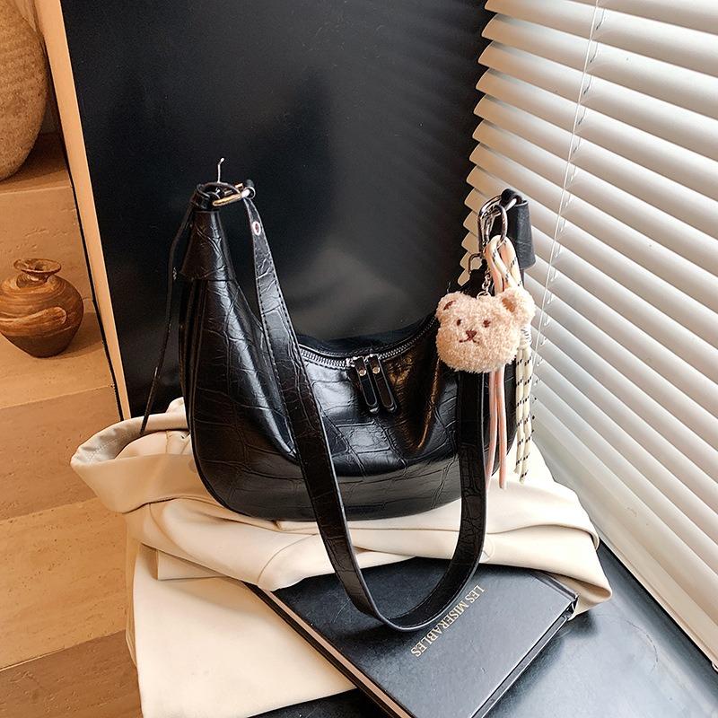 Simple casual shoulder bag, high-end commuter bag, women's summer new versatile messenger dumpling bag