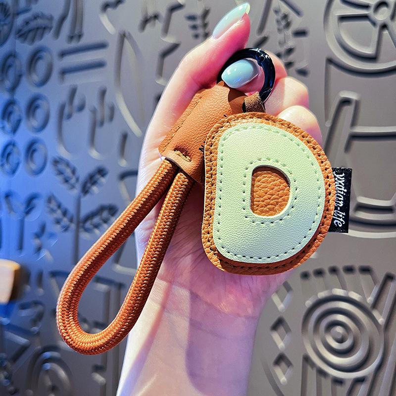 Creative Exquisite 26 English Letter Keychain Pu Leather Bag Hanging Charms Alphabet Keyring Ornaments Lucky Pendant Couple Gift