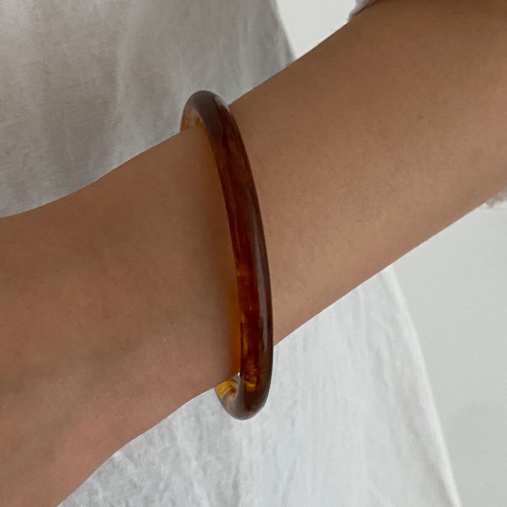 Vintage Amber Smudged Acrylic Wide Bracelet, Exaggerated Wind Geometric Smooth Resin Bracelet