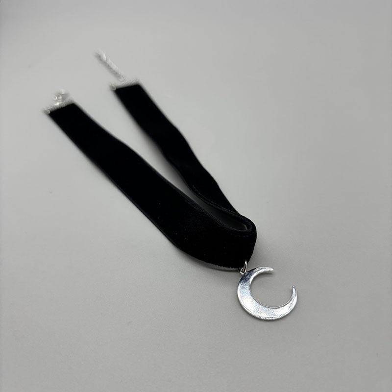Vintage Dark Subculture Crescent Moon Clavicle Choker Necklace For Women