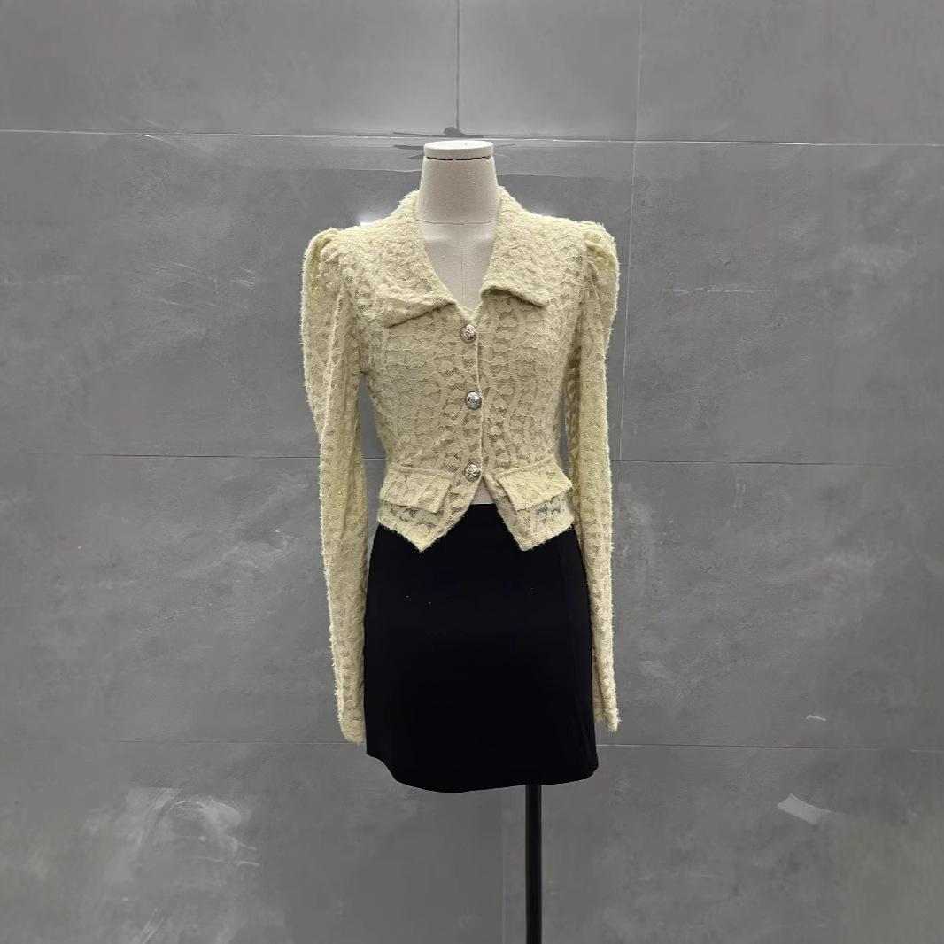 

Elegant European Design Lace Shirt: Turn-Down Collar, Slimming Long-Sleeve, Puff Sleeve Top for Autumn/Winter with a Light Mature Style. L ~115 lbs