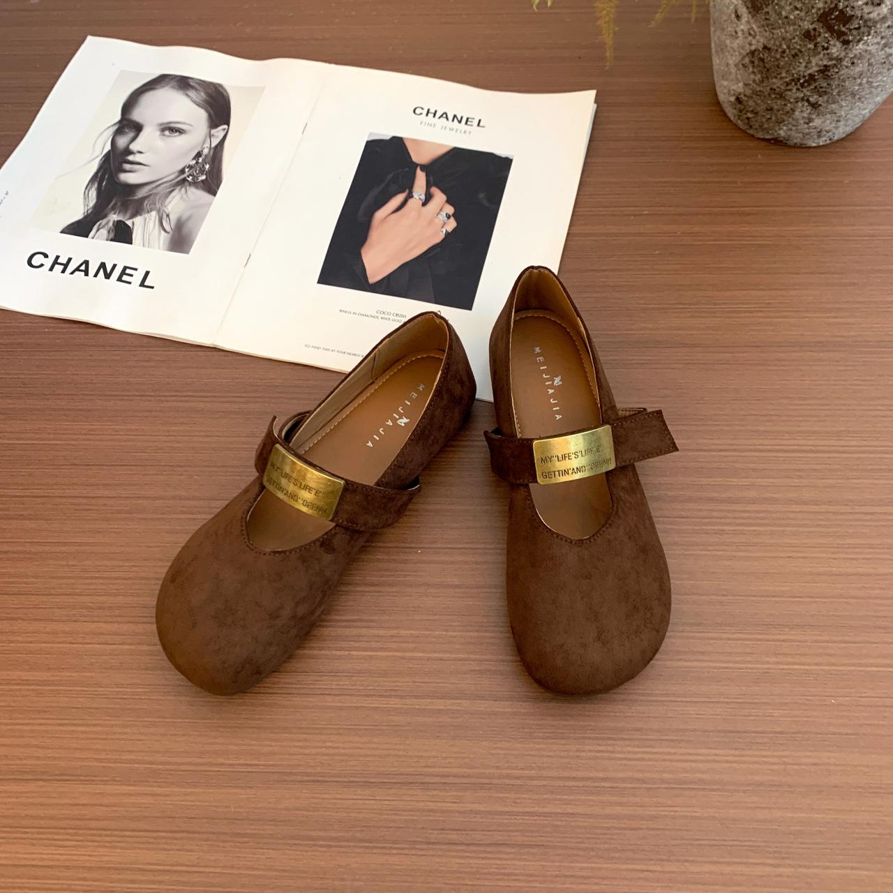 

Mary Jane women s shoes 2025 spring and summer new round head red single shoes shallow mouth word with soft leather flat bottom suede single shoes 40 коричневый