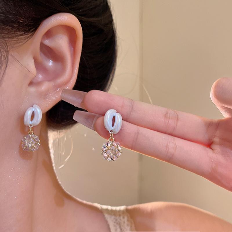 Korean Sweet Temperament Pearl Flower Earrings Women's Light Luxury Niche Design Stud Earrings Exquisite Earrings