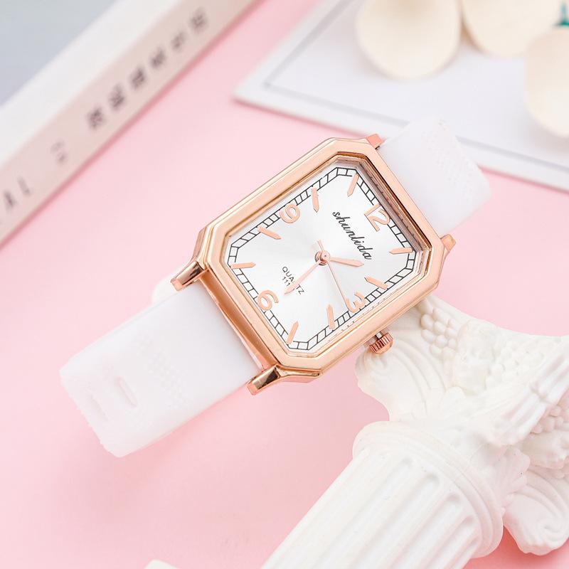 Exquisite Fashion Ladies Watch Rectangle Casual Silicone Strap Quartz Watch Schoolgirl Watch