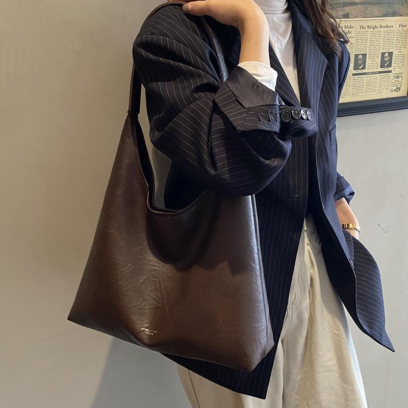 Large Capacity Bag Women's Fashion Versatile Shoulder Bucket Bag High-end Texture Child and Mother Class Commuter Tote Bag