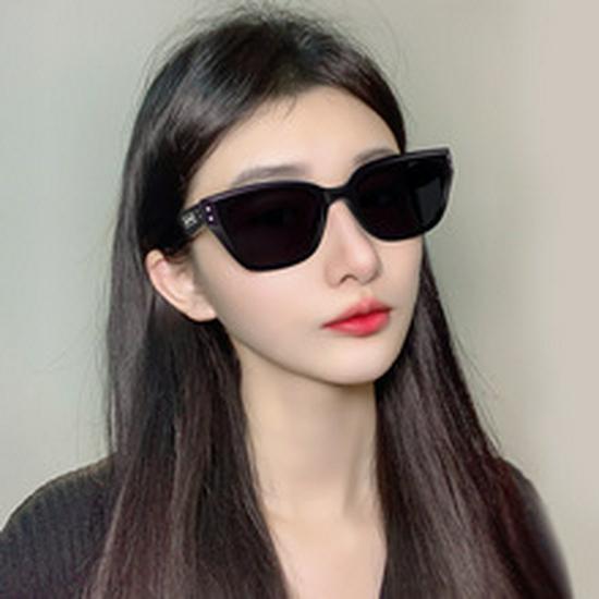 High-End Polarized Sunglasses with UV Protection - Sunset Blush Lens for Men and Women