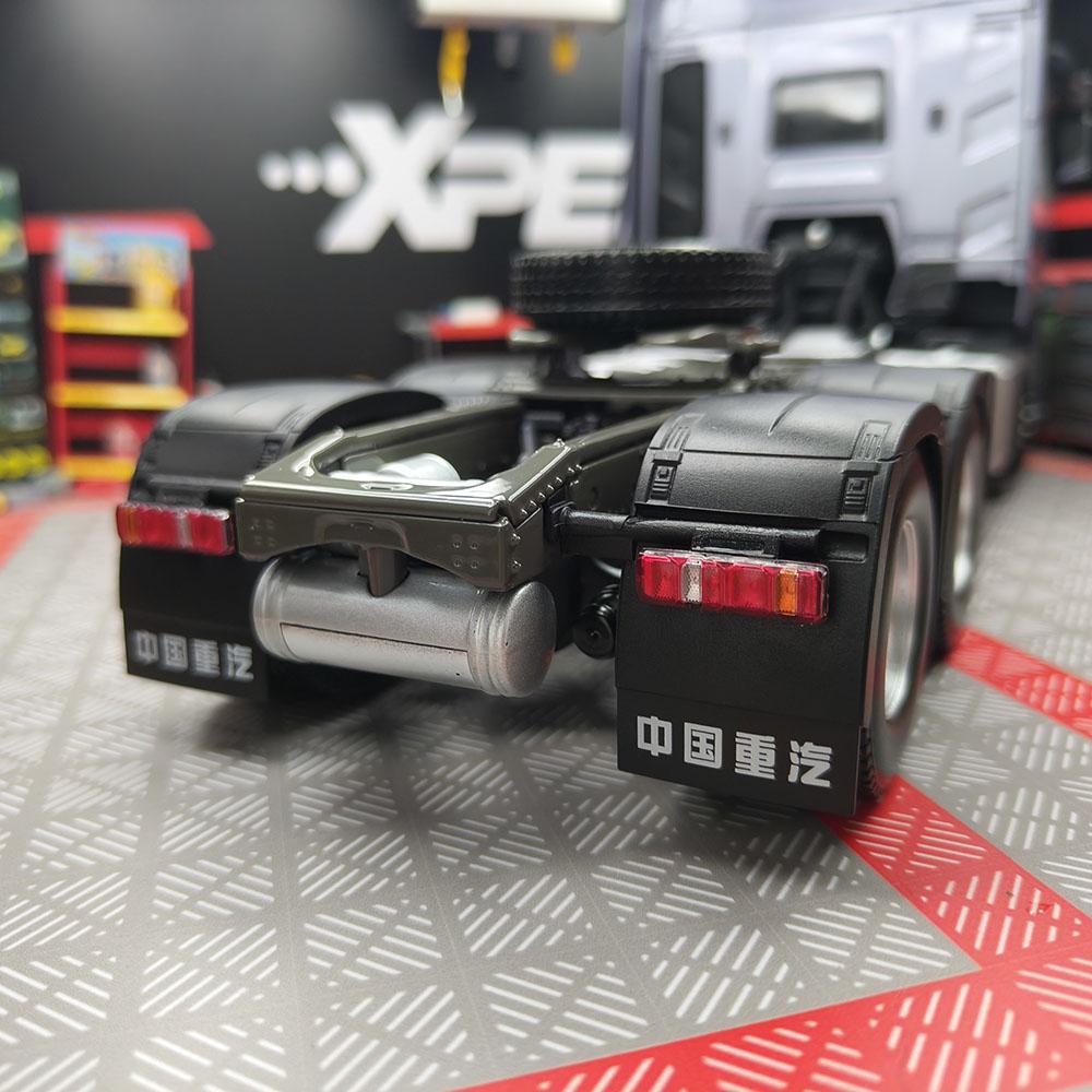 Die-cast Sinotruk Howo Max Original Factory 1:24 Alloy Three-door Car Model Home Collection Ornaments Souvenirs