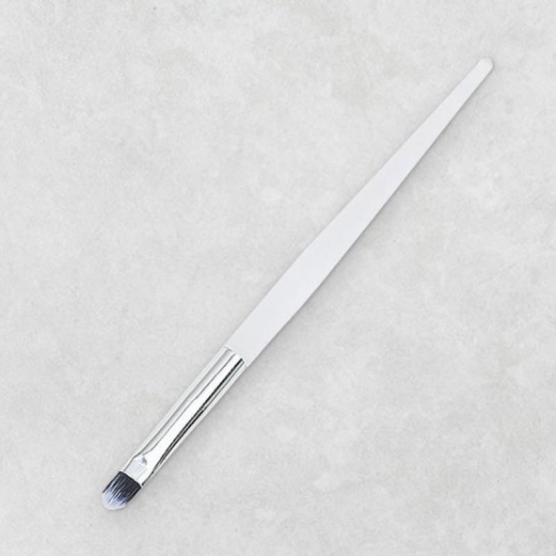 Daiso Clear Triangular Eyeshadow Brush