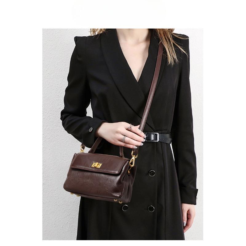 New Fashionable Niche One shoulder Crossbody Bag Mobile Phone Bag Fashionable Women's Bag Soft Texture Handheld Small Square Bag Trendy