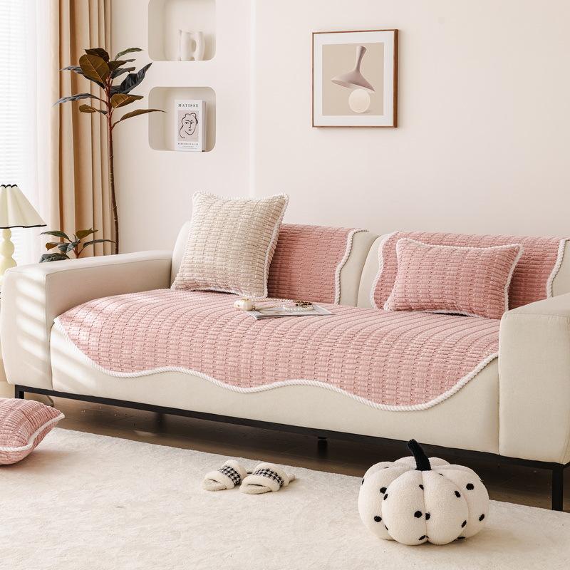 

Shaped Irregular Hairy Sofa Cushion Creamy Wind Winter Plush Non-Slip Cover Cloth Towel Winter Cushion 70*70cm