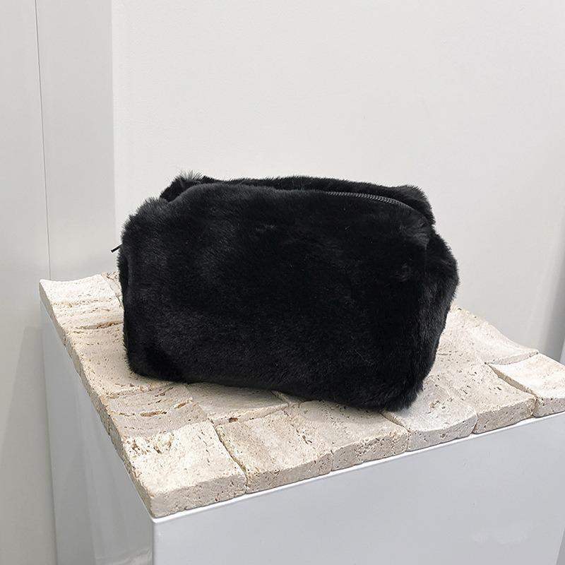 1 Pcs Plush Cosmetic Bag Pencil Girl Candy Color Hand Bag Banquet Party Lady Cosmetic Bag Makeup