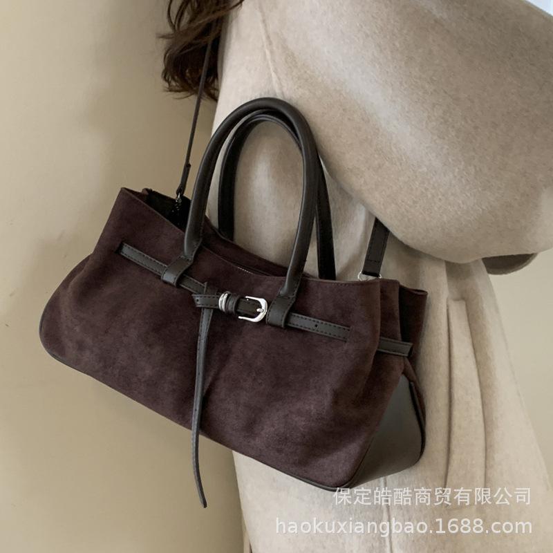Frosted retro small bag women's autumn and winter 2025 new niche design messenger bag popular ins portable tote bag