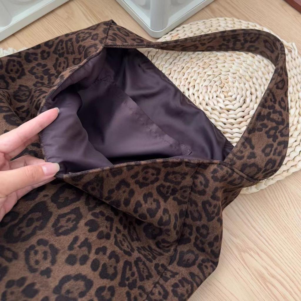 Korean Retro Leopard Print Suede Tote Bag Women's 2025 New Autumn and Winter College Style Large Capacity Shoulder Armpit Bag