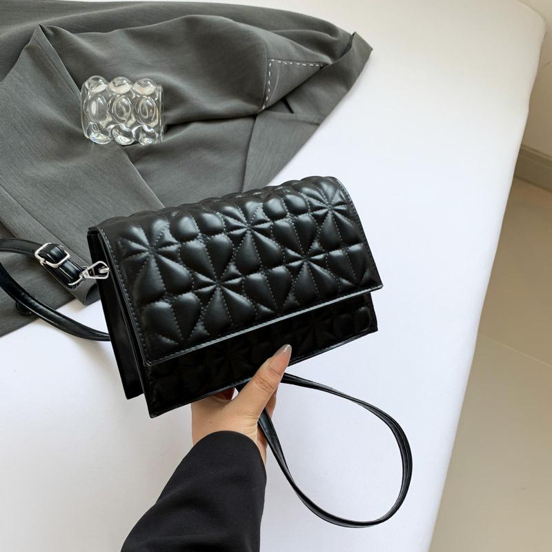 

Новая женская сумка 2024 года, лето, новая мода, простая маленькая квадратная сумка, сумка-мессенджер в иностранном стиле, повседневная трендовая сумка через плечо чёрный