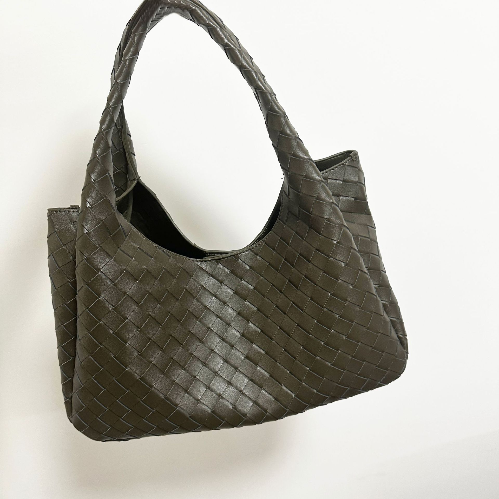 

Hand-woven European and American retro texture versatile handbag large capacity leisure commuting fashion simple tote bag 33*26*15cm