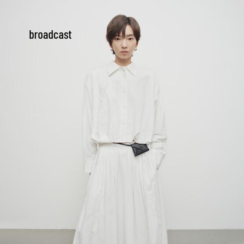 broadcast Women's Chinese Embroidered Petal Hem Short Jacket