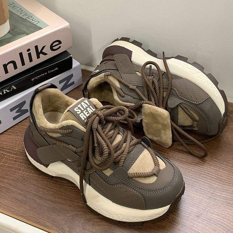 

Показывающие маленькие ноги бархатные папины кроссовки для женщин 2025 зима новые гонконгский ветер жареная улица теплые спортивные повседневные беговые кроссовки Форрест Гамп 40