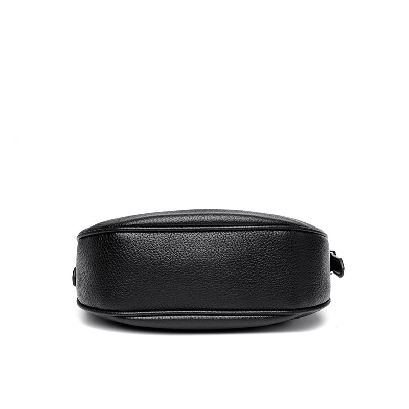 A Simple and Stylish Women's Shoulder Bag,A Fashionable Crossbody Bag, Suitable for Daily Use,Shopping, Commuting, and Multi Compartment Shoulder Bags