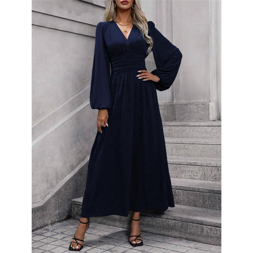 Ayollar uchun bir xil rangli fonarli yengli V-kesimli yuqori yirtigli elegant ko'ylak