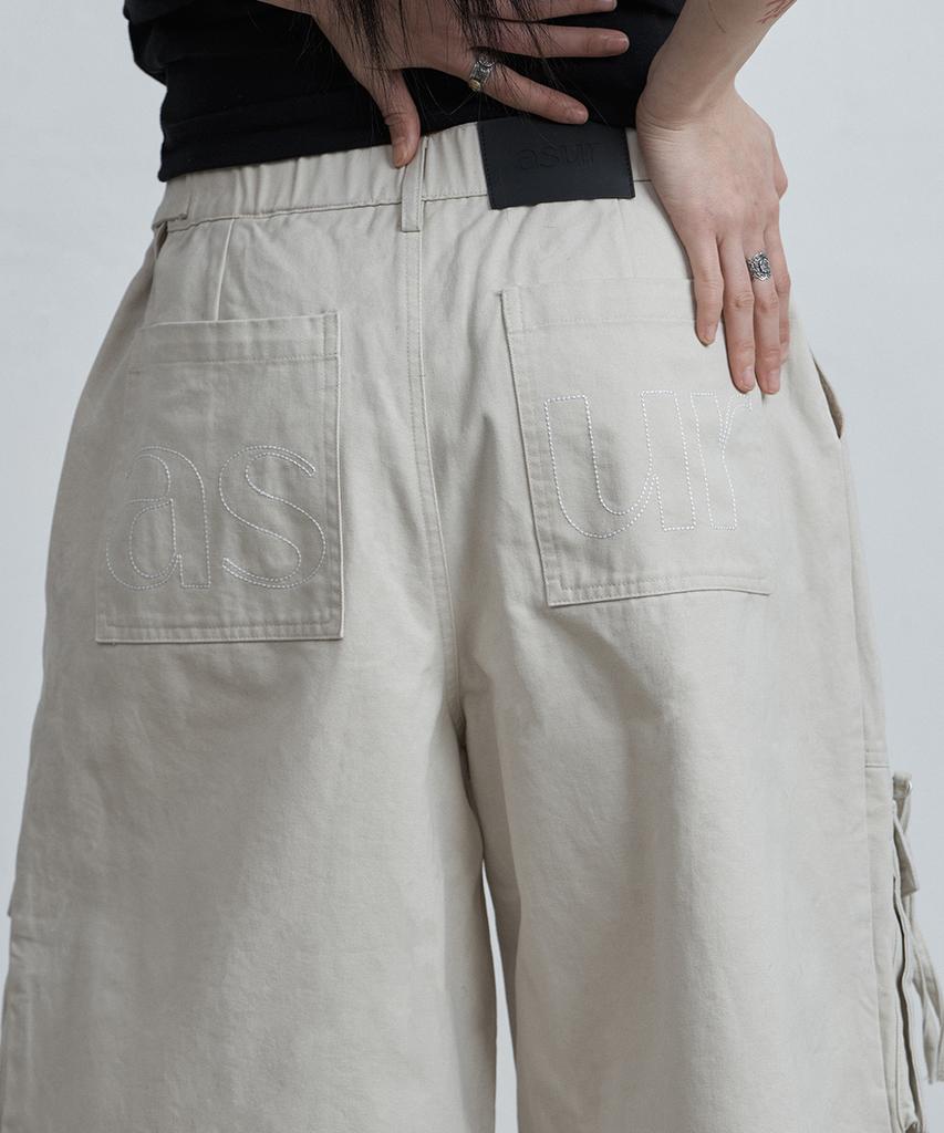 Aejeuyua Pintuck Stitch Bermuda Pants Beige