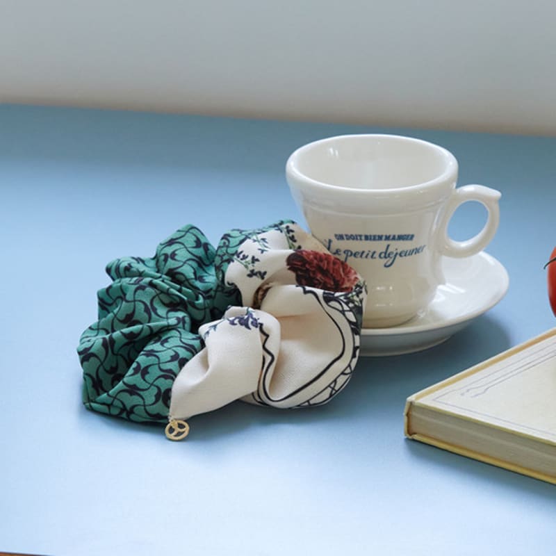 ANA MAISON A Sensuous Room Big Hair Scrunchie