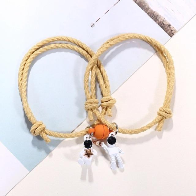 Latest Magnet Couple Wrist Bracelet Star Astronaut Paired Bracelets Attractive Voguish Fashionable Valentine 'S Day Jewelry Giveaway Present 2 Pcs
