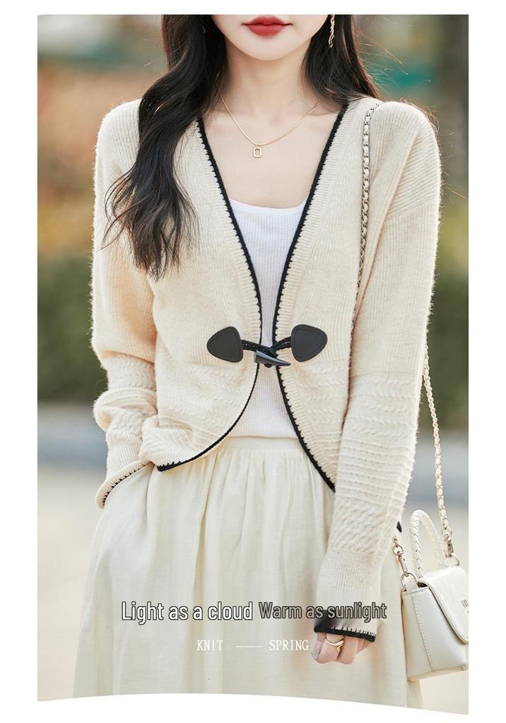 2025 Spring/Autumn Elegant V-Neck Horn Button Color Block Knit Cardigan for Women - Soft, Cozy, and Versatile.