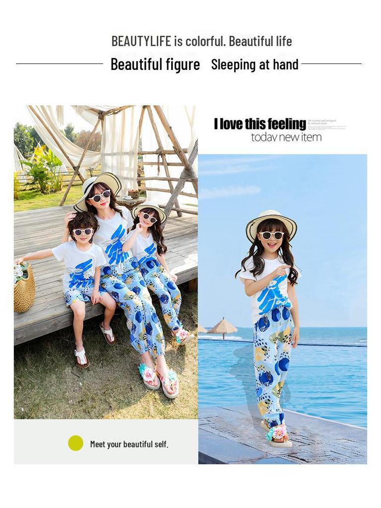 2025 Sommer-Strand-Eltern-Kind-Outfits: Fußanzüge der dreiköpfigen Familie am Meer