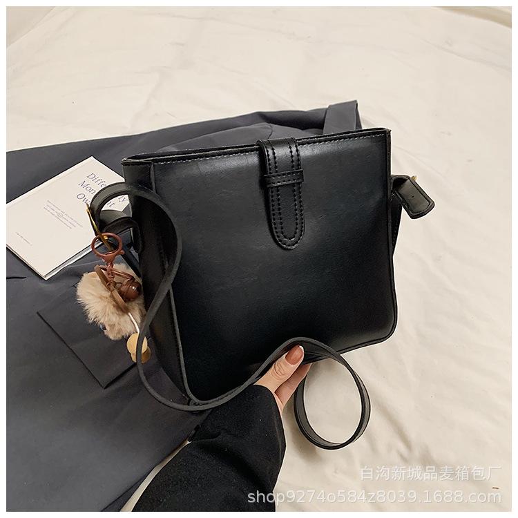 Korean version niche design retro soft leather bucket bag women's 2025 new trendy simple large-capacity shoulder messenger bag