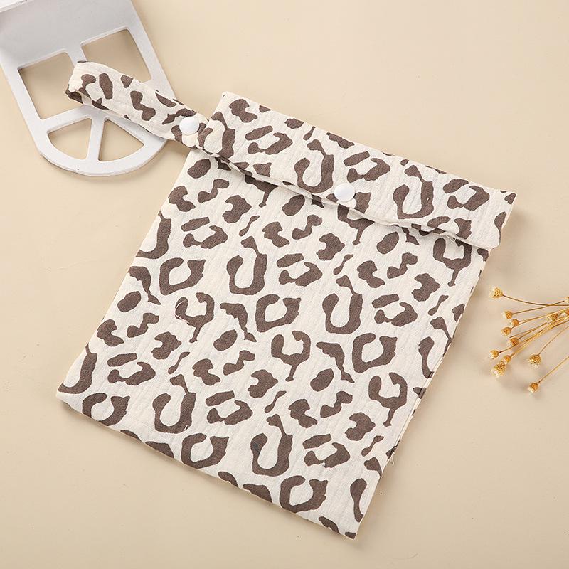 European and American Popular Multifunctional Mommy Bag: Outdoor Diaper, Baby Bottle, and Stroller Organizer.