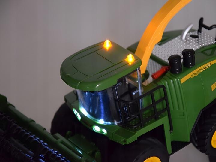 Kombajn Zdalnie Sterowany Bizon Na Pilota Dymi Dźwięk Światło Rc + 2 Hedery